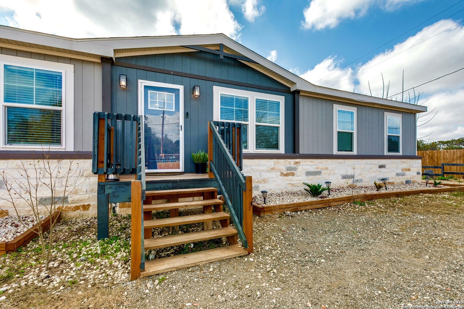 602 E Hunt Street Pleasanton TX 78064
