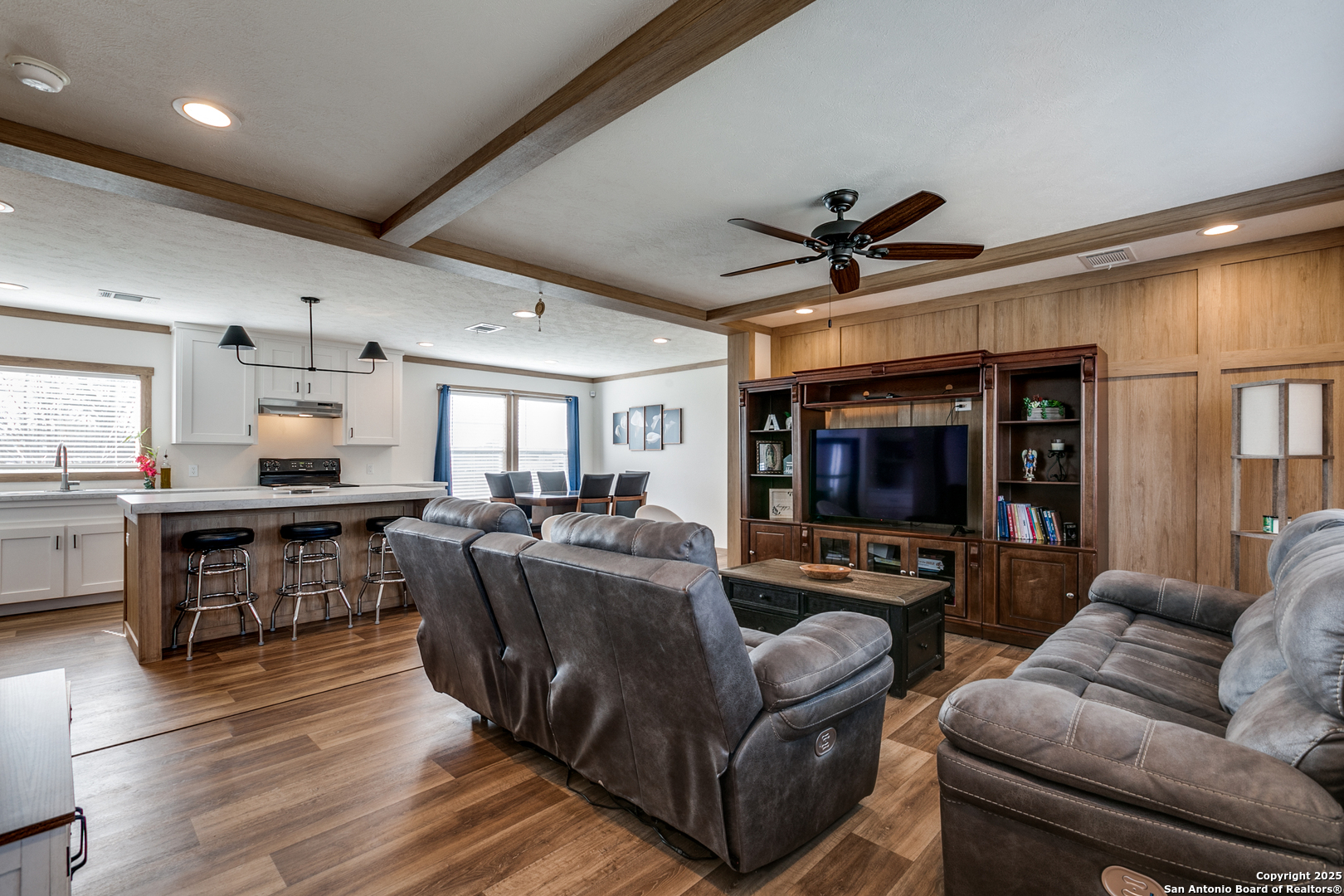 602 E Hunt Street Pleasanton TX 78064