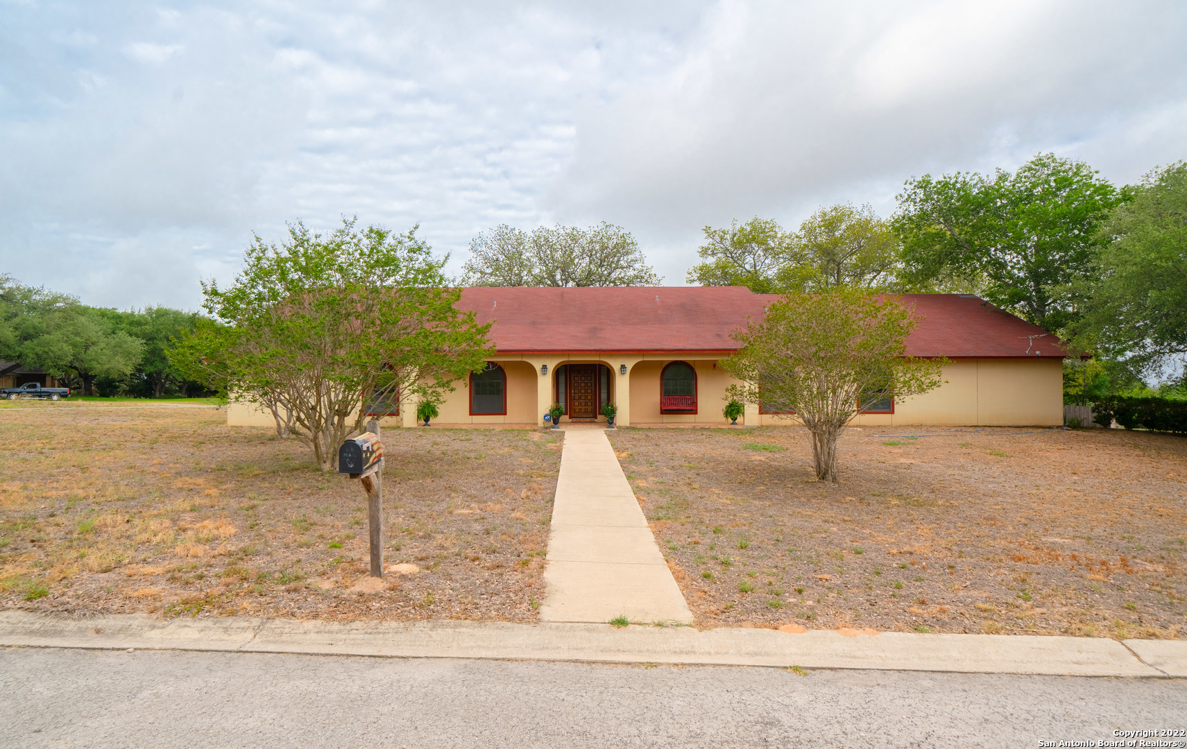 101 Encino Park Devine TX 78016