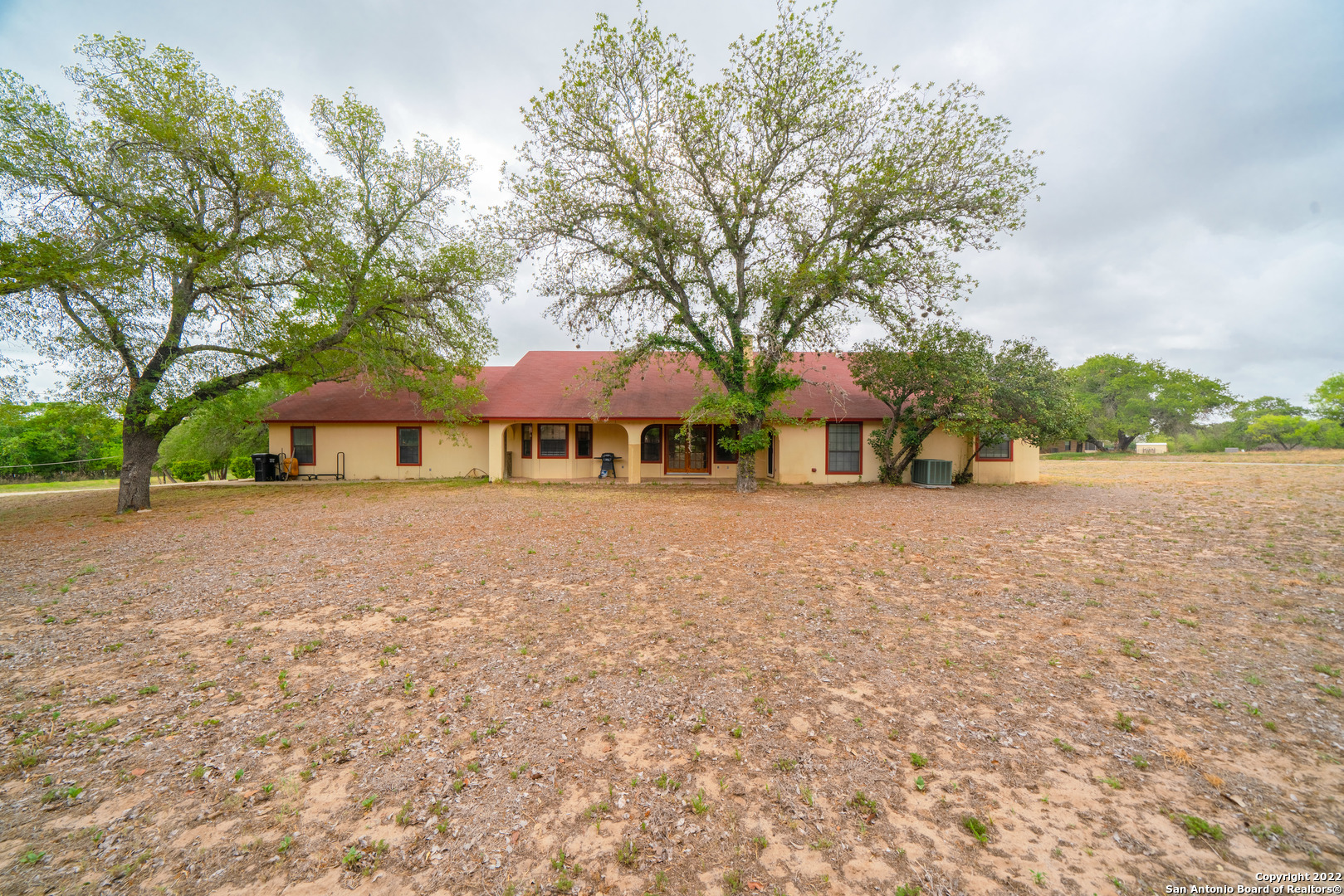101 Encino Park Devine TX 78016