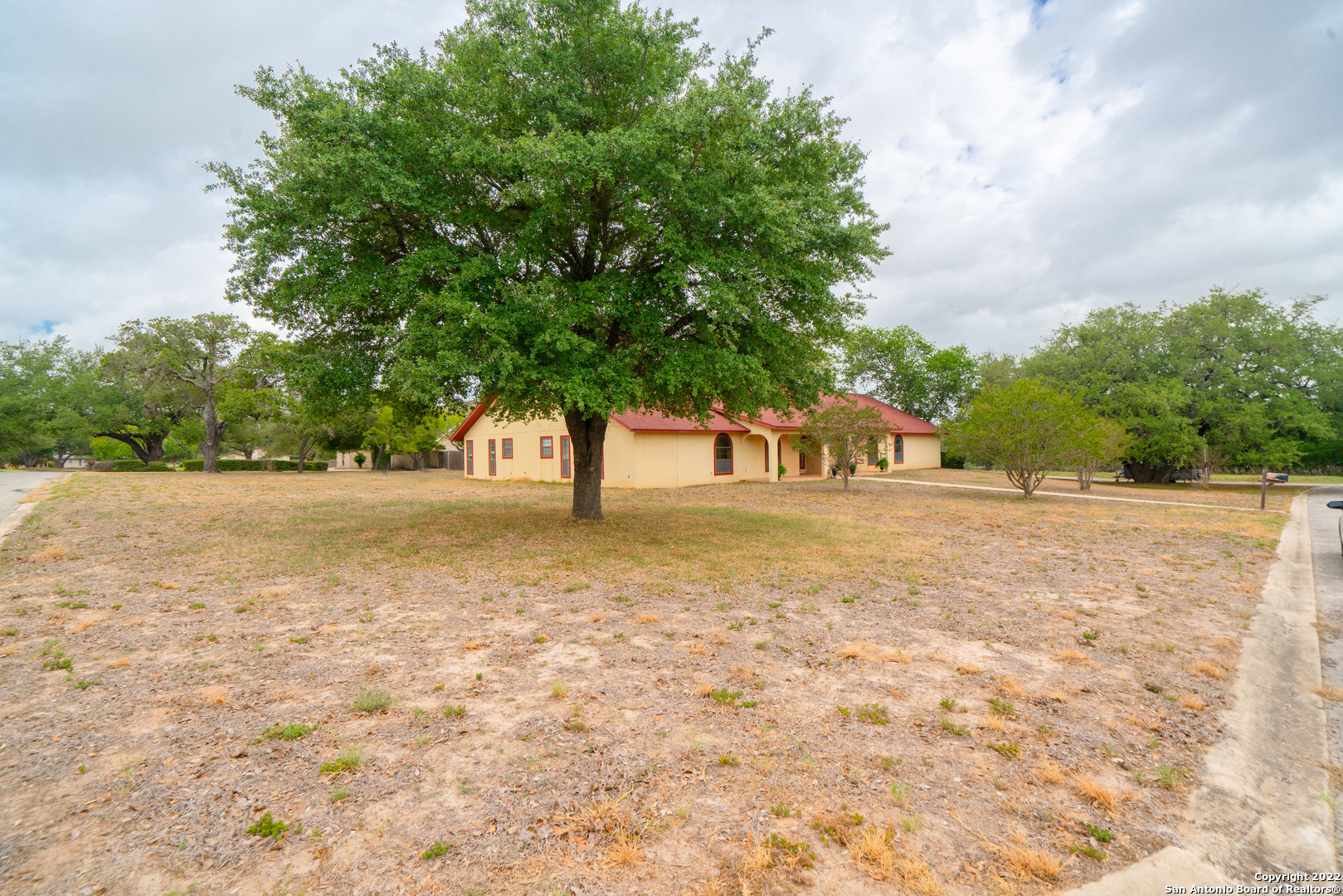 101 Encino Park Devine TX 78016