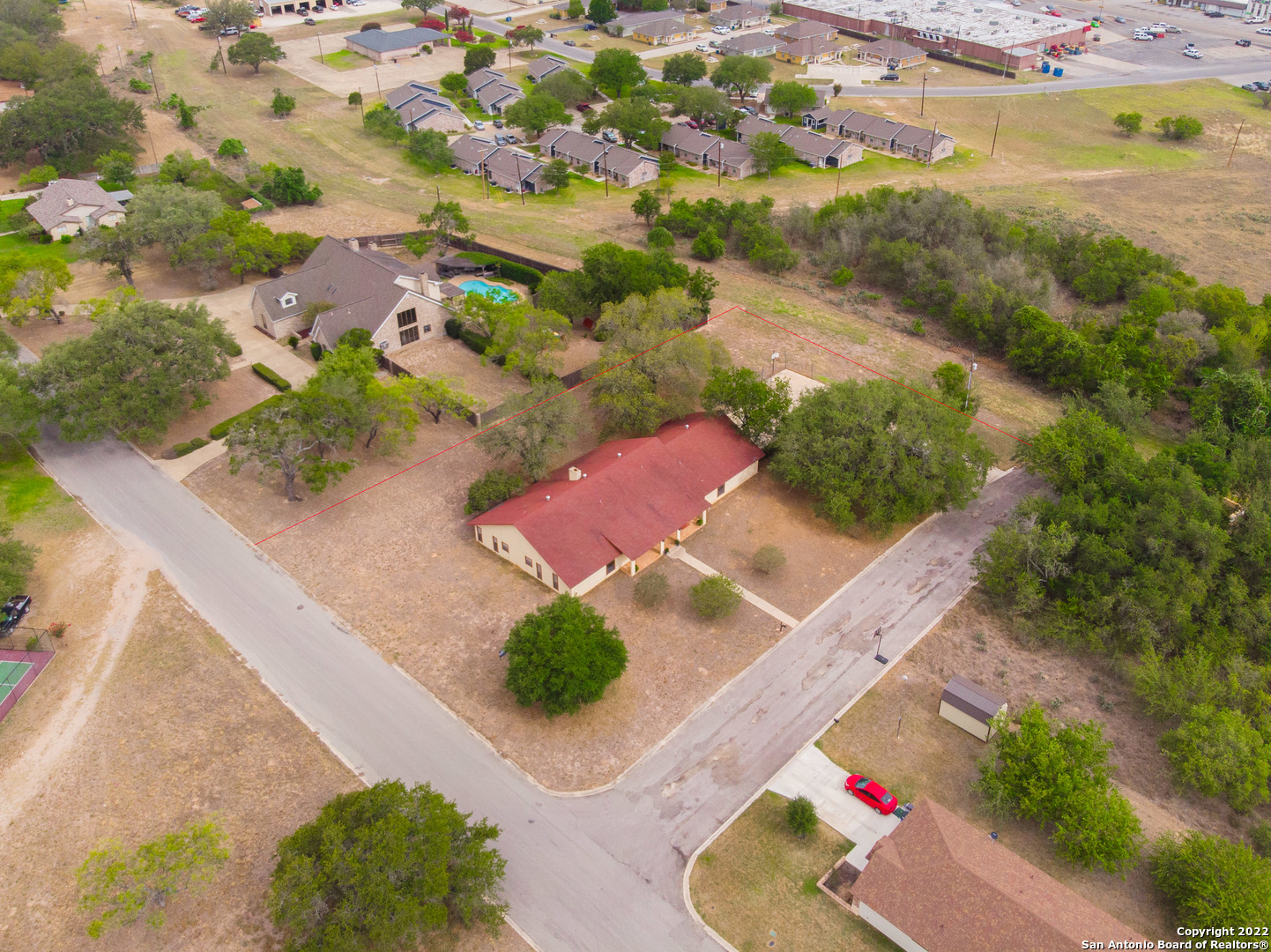 101 Encino Park Devine TX 78016