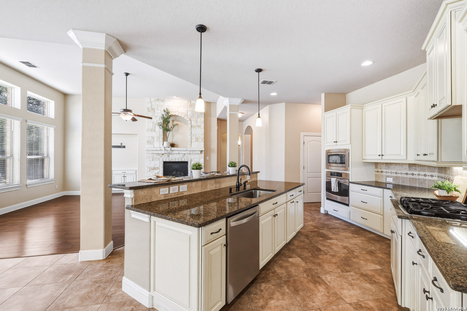 1002 Gazania Hill San Antonio TX 78260