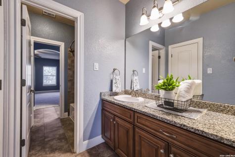 1002 Gazania Hill San Antonio TX 78260
