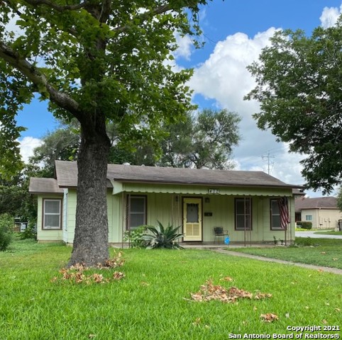 402 Wallace Street Seguin TX 78155