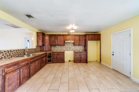 4630 Waterwood Pass Elmendorf TX 78112