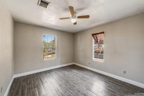 4630 Waterwood Pass Elmendorf TX 78112