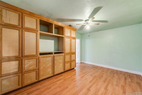 4630 Waterwood Pass Elmendorf TX 78112