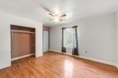4630 Waterwood Pass Elmendorf TX 78112