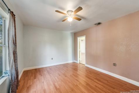 4630 Waterwood Pass Elmendorf TX 78112