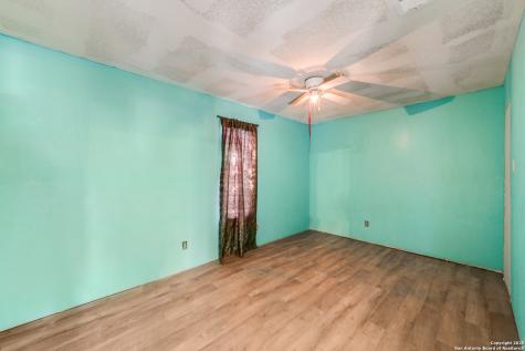 4630 Waterwood Pass Elmendorf TX 78112