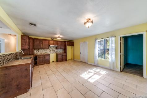 4630 Waterwood Pass Elmendorf TX 78112