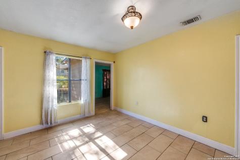 4630 Waterwood Pass Elmendorf TX 78112
