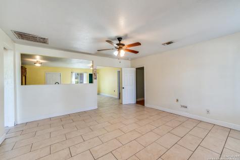 4630 Waterwood Pass Elmendorf TX 78112