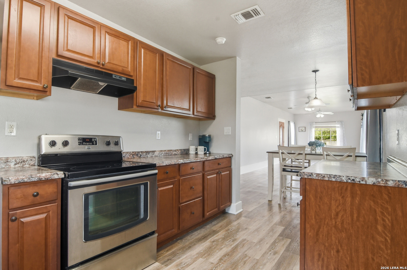 600 W Park Devine TX 78016