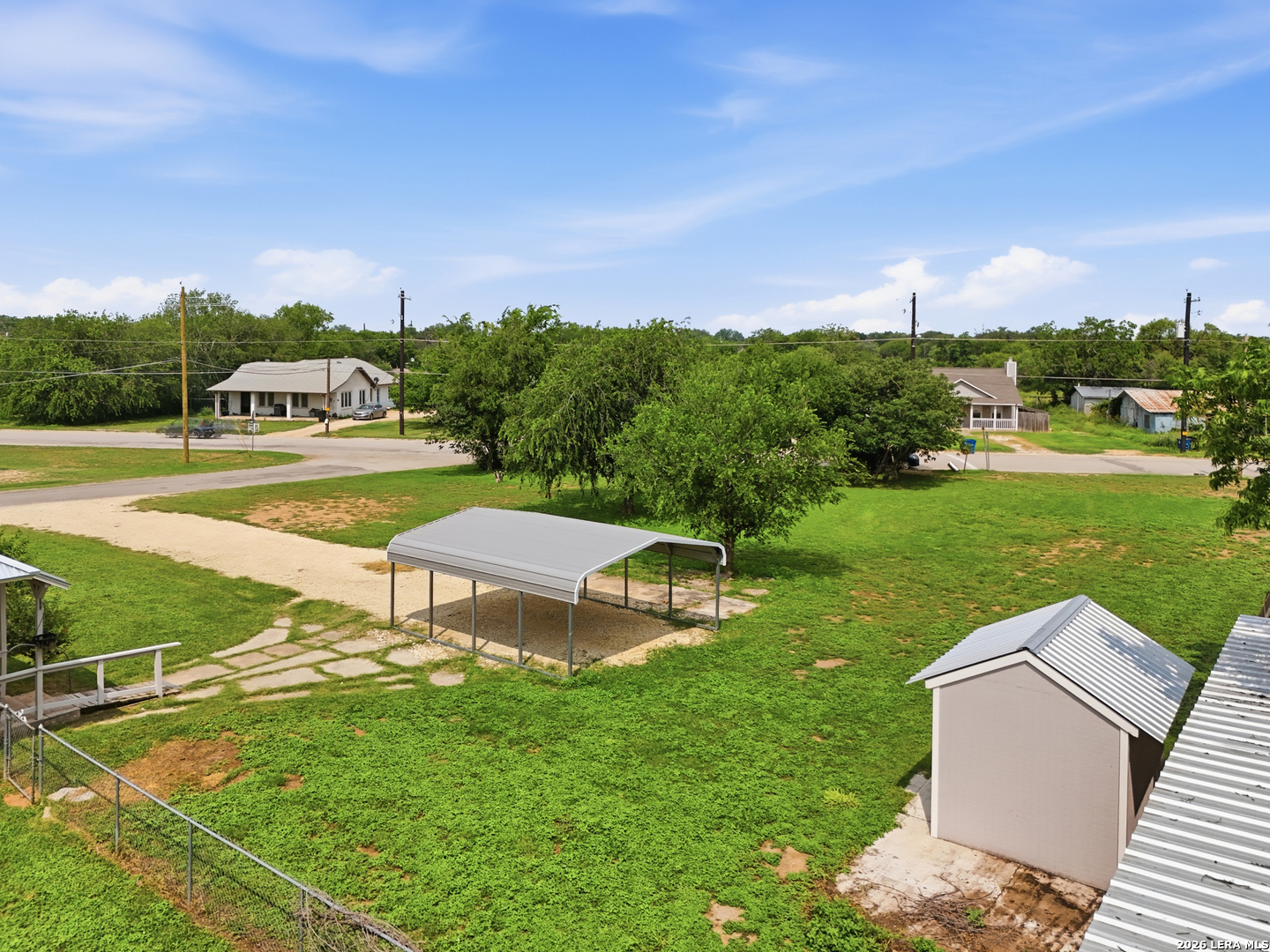 600 W Park Devine TX 78016