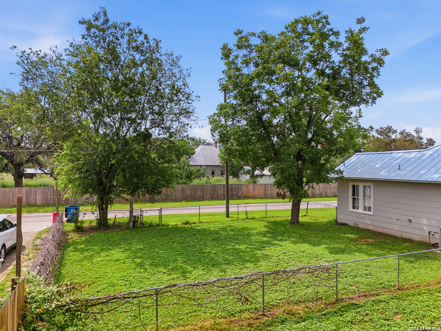 600 W Park Devine TX 78016