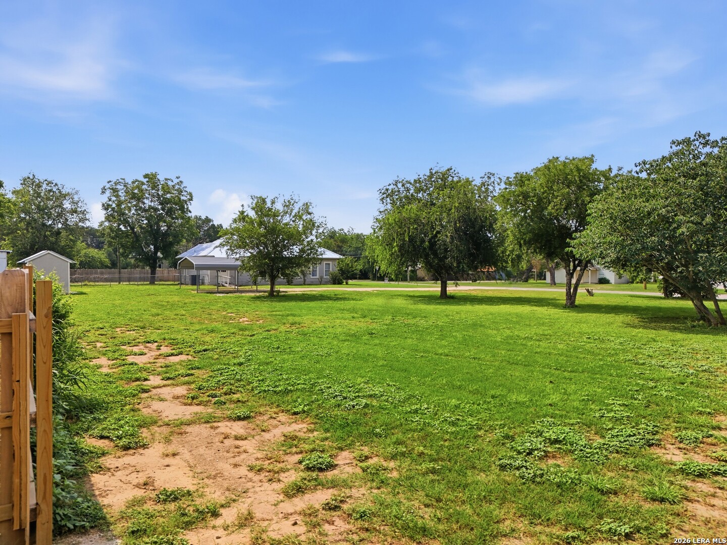 600 W Park Devine TX 78016