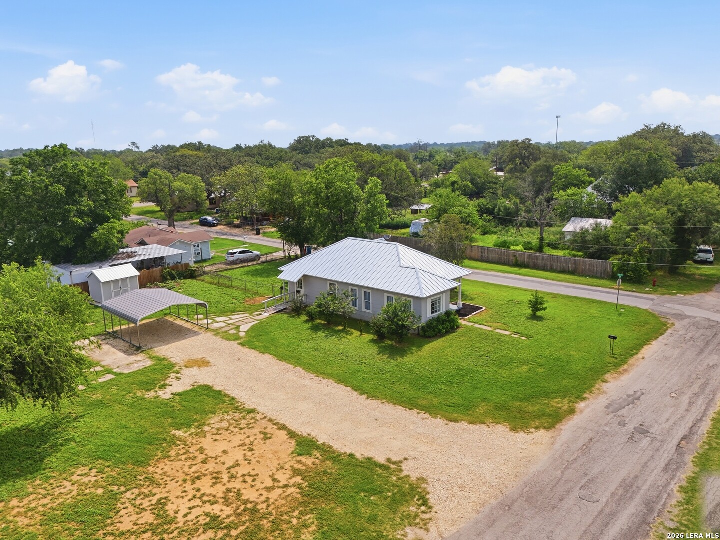 600 W Park Devine TX 78016