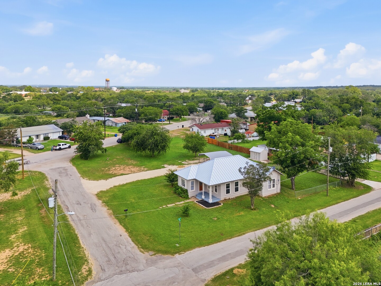600 W Park Devine TX 78016