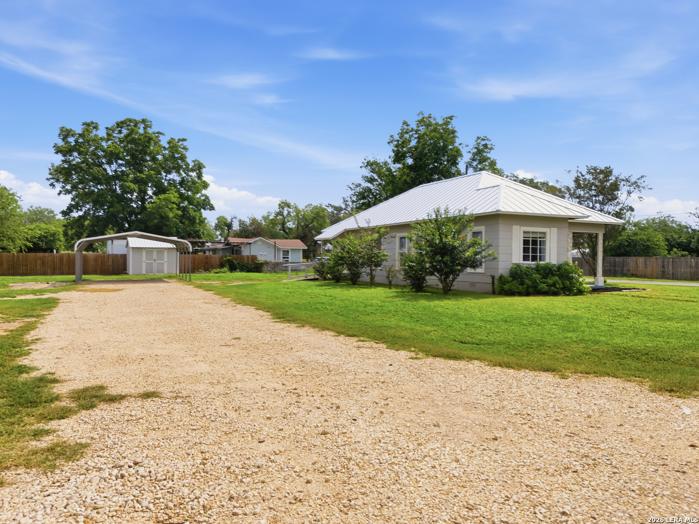 600 W Park Devine TX 78016