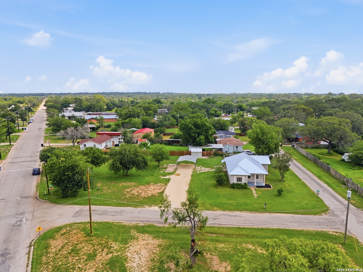 600 W Park Devine TX 78016