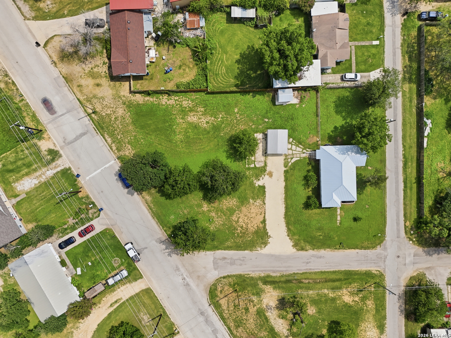 600 W Park Devine TX 78016