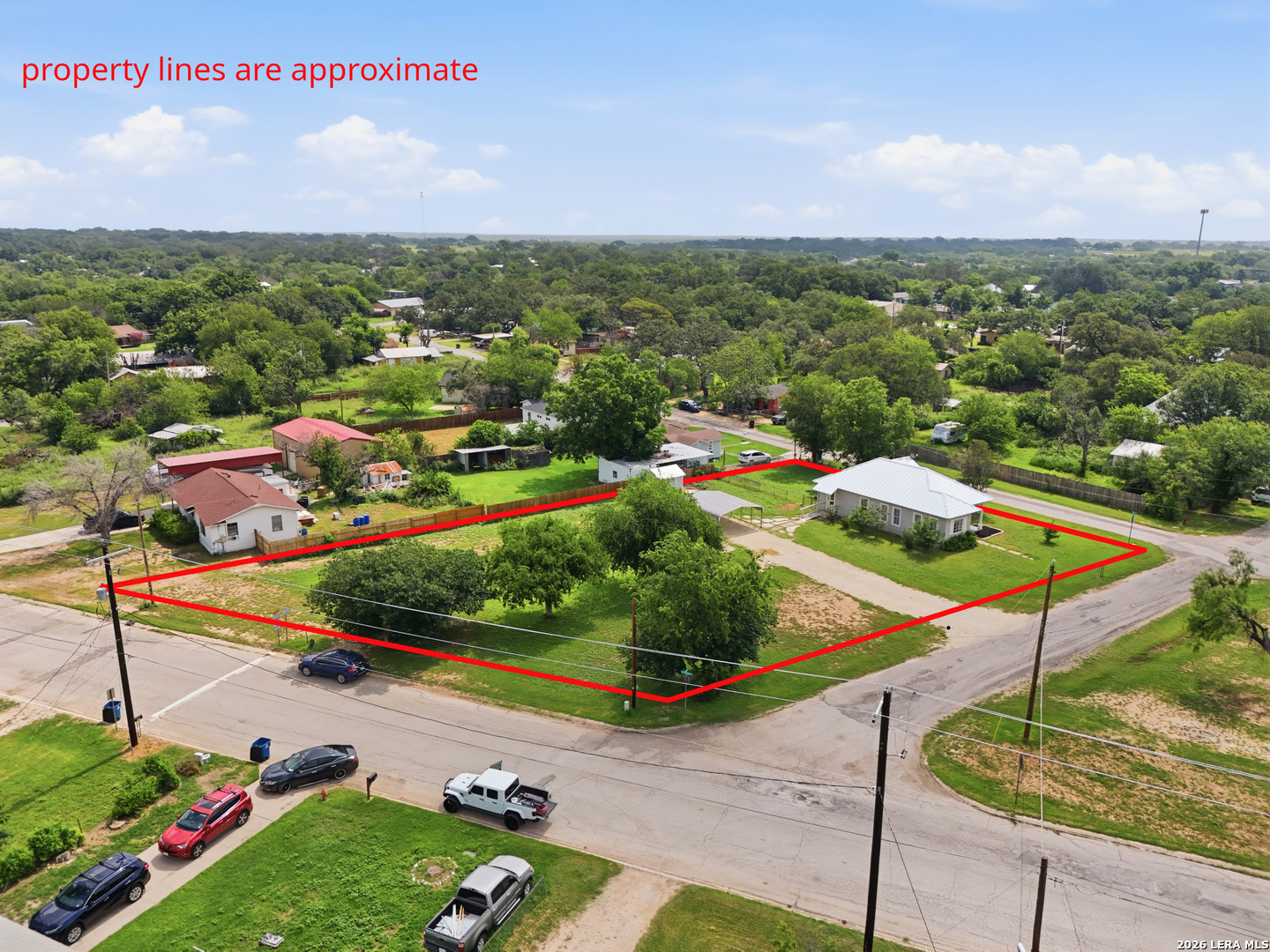 600 W Park Devine TX 78016