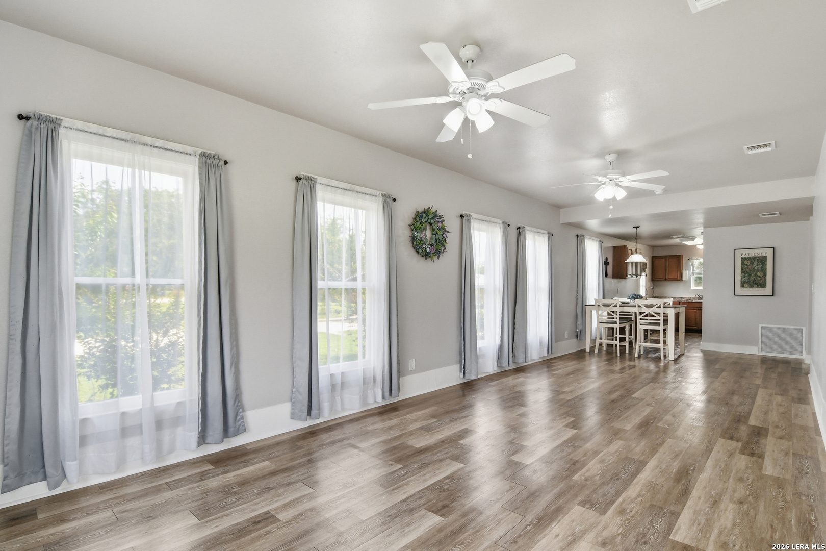 600 W Park Devine TX 78016