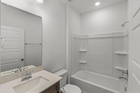118 Thorny Grove San Antonio TX 78253