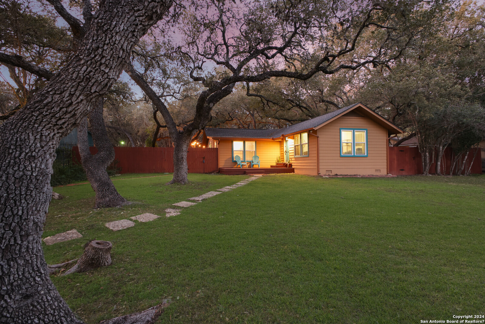 303 S Manton Lane San Antonio TX 78213