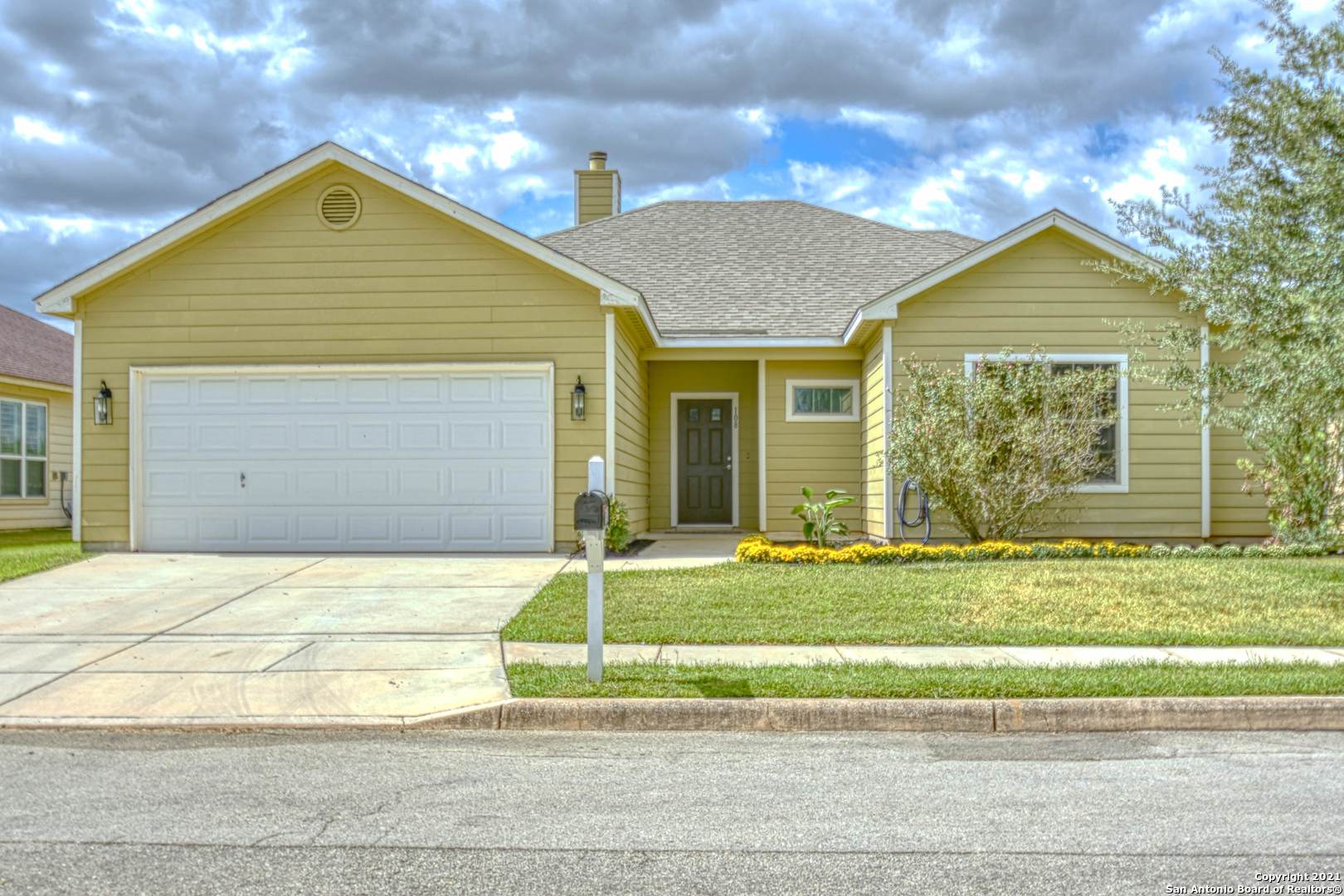 108 Lark Hill Road Floresville TX 78114