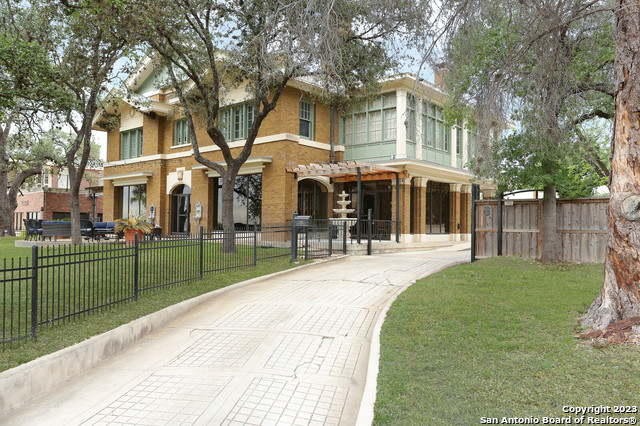 611 W Ashby Place San Antonio TX 78212
