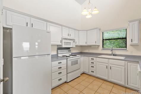 1021 Hillcrest Forest Canyon Lake TX 78133