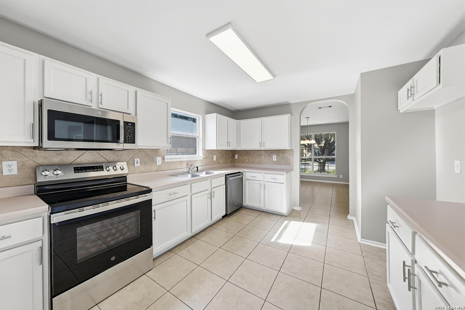 8922 Quaker Selma TX 78154