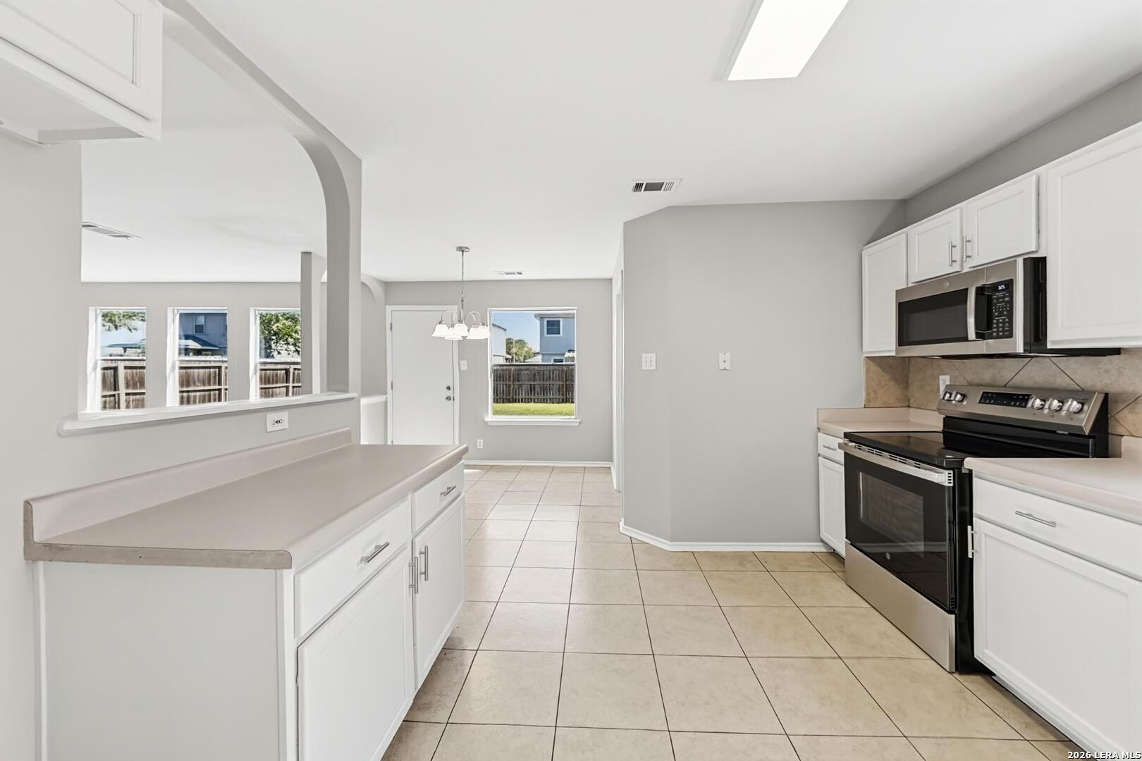 8922 Quaker Selma TX 78154