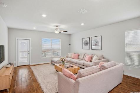 2431 Valencia Crest San Antonio TX 78245