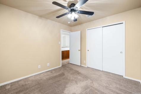 8663 Silent Oaks San Antonio TX 78250