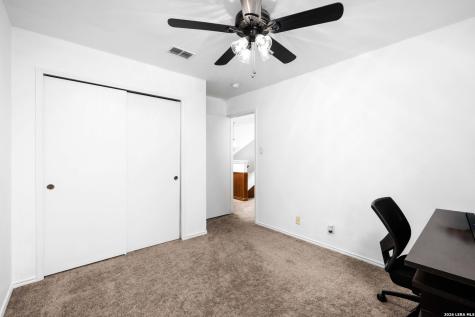 8663 Silent Oaks San Antonio TX 78250