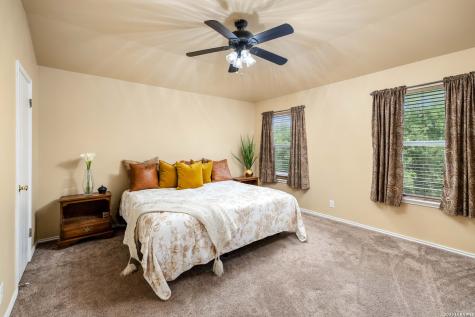 8663 Silent Oaks San Antonio TX 78250