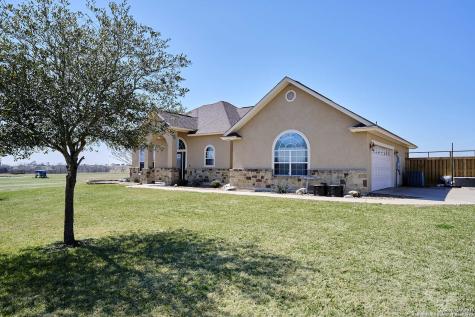 326 Creekwood Drive Gonzales TX 78629