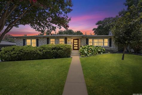 206 E Agarita Avenue San Antonio TX 78212