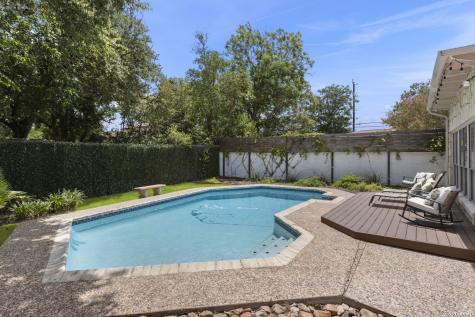 206 E Agarita Avenue San Antonio TX 78212