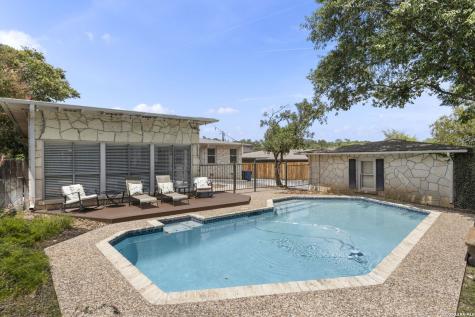 206 E Agarita Avenue San Antonio TX 78212