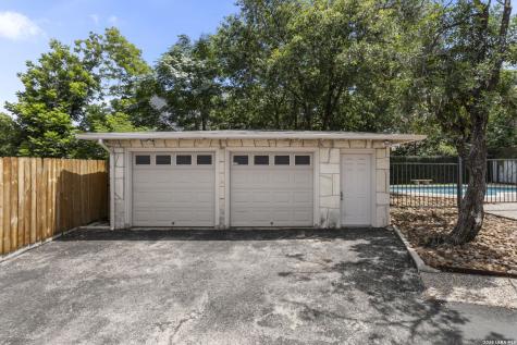 206 E Agarita Avenue San Antonio TX 78212