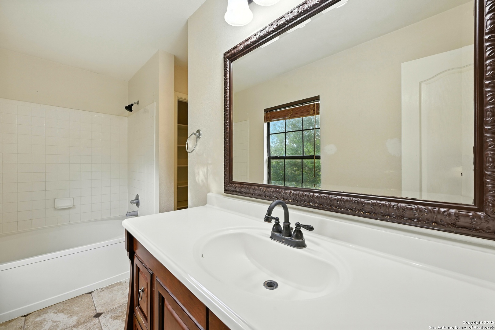 481 Whispering Hlw Kyle TX 78640