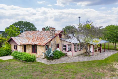 1886 Fm 1283 Pipe Creek TX 78063
