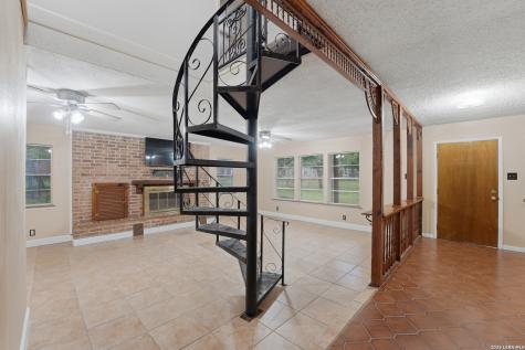 8606 State Highway 123 N Stockdale TX 78160