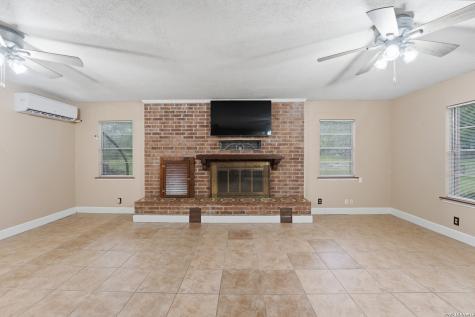 8606 State Highway 123 N Stockdale TX 78160