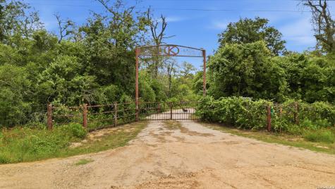8606 State Highway 123 N Stockdale TX 78160